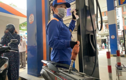 Giá xăng dầu chiều 10/5: Xăng RON 95 lên hơn 24.000 đồng/lít, dầu diesel giảm mạnh so với đỉnh tháng 4