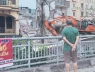 Hà Nội của tôi hôm nay có một người đàn ông đứng rất lâu bên lan can…