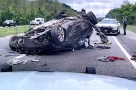 Chạy trốn cảnh sát ở tốc độ 225 km/h, ôtô lật ngửa trên cao tốc
