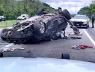 Chạy trốn cảnh sát ở tốc độ 225 km/h, ôtô lật ngửa trên cao tốc