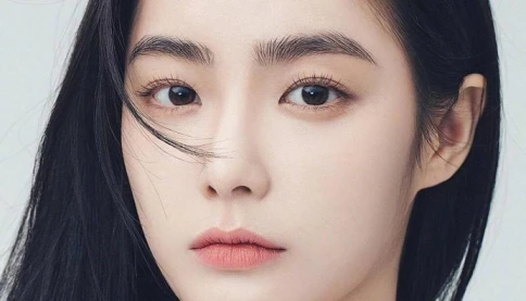Người xưa nói “lông mày dài là có phúc”, có đúng không?