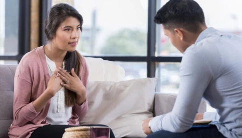 Người đàn ông hoàn hảo trong mắt người khác, tử tế với cả thế giới trừ VỢ