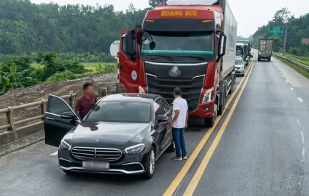Đi xe sang mà ý thức để đâu?