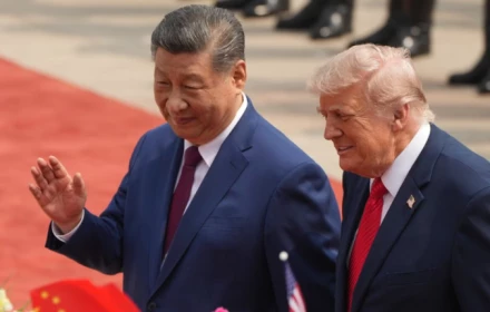 Hình ảnh thân mật giữa ông Trump và ông Tập trong lễ đón tại Bắc Kinh gây chú ý