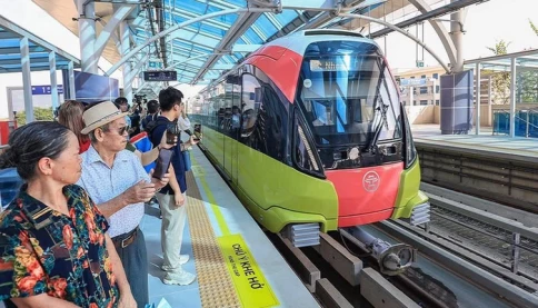 Học sinh, sinh viên, công nhân, người nghèo có thể được Hà Nội miễn phí vé xe buýt, metro