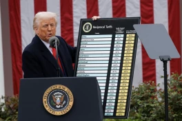 Các mặt hàng đặc biệt "thoát" vòng vây thuế của Trump, hy vọng nào cho Việt Nam?