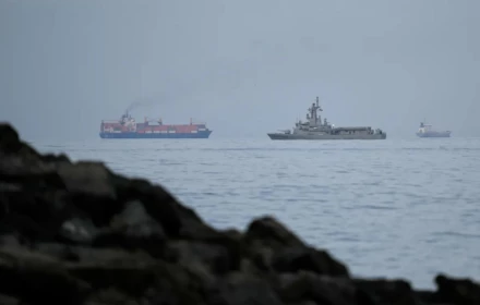 Iran cho hàng chục tàu Trung Quốc đi qua eo biển Hormuz trong lúc ông Trump tới Bắc Kinh