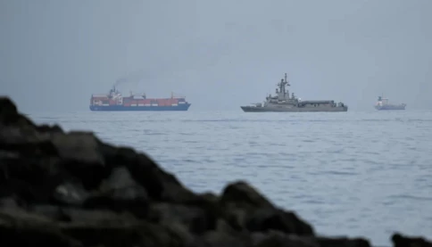 Iran cho hàng chúc tàu Trung Quốc đi qua eo biển Hormuz trong lúc ông Trump tới Bắc Kinh