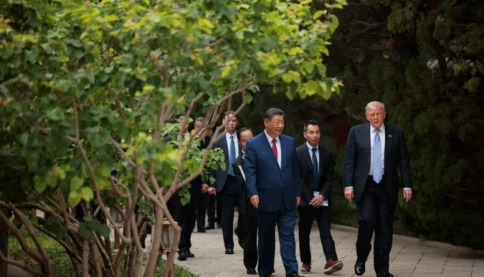 Hiếm hoi: Chủ tịch Tập Cận Bình đưa Tổng thống Donald Trump tham quan vườn Chung Nam Hải