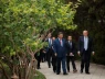 Hiếm hoi: Chủ tịch Tập Cận Bình đưa Tổng thống Donald Trump tham quan vườn Chung Nam Hải