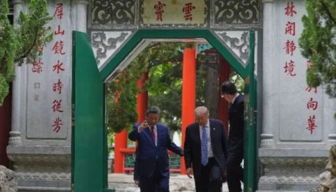 Ông Tập đưa ông Trump tham quan khu vườn bí mật giữa trung tâm quyền lực Trung Quốc, hứa tặng cả hạt giống hoa hồng