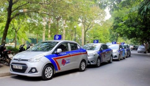 Hà Nội tăng tốc giao thông xanh: Taxi truyền thống đứng trước bước ngoặt sinh tử