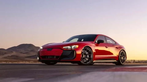Audi RS e-tron GT 2025: nhanh hơn, mạnh mẽ hơn, đột phá hơn