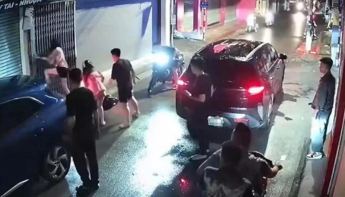 Công an vào cuộc vụ 2 cô gái bị truy đuổi, hành hung trong đêm ở Hà Nội