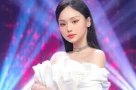 Vì sao ca sĩ Miu Lê ban đầu chỉ bị phạt hành chính nhưng sau đó bị khởi tố?