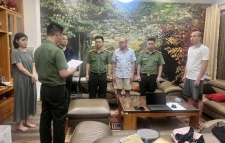 Nóng! Triệt phá vụ vận chuyển 84 tấn quặng có chứa chất phóng xạ
