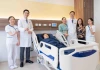 Hai chị em Việt kiều chữa ở nước ngoài mãi không khỏi, về nước bất ngờ đi lại sau 24 giờ phẫu thuật