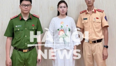 Thôi xong! Sẽ xử lý nghiêm người phụ nữ xúc phạm, hành hung tài xế ô tô sau va chạm ở Hà Nội