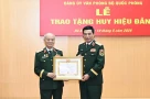 Đại tướng Phạm Văn Trà nhận Huy hiệu 70 năm tuổi Đảng