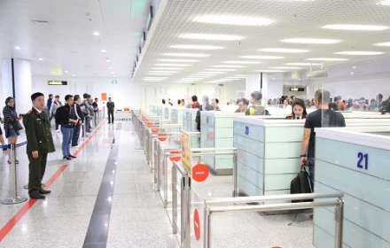 Không khai báo hoặc gian lận việc mang tiền, vàng khi xuất cảnh sẽ bị phạt tới 50 triệu đồng
