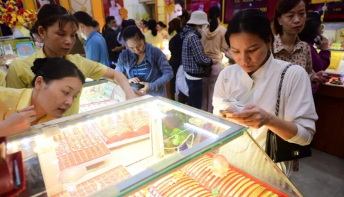 Lý do gì khiến giá vàng cùng chứng khoán Mỹ giảm mạnh?
👇