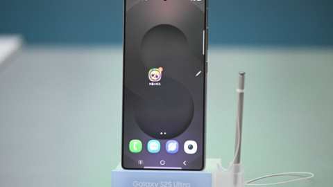 Chỉ 1 chữ ký, ông Trump đã đẩy Samsung và Apple vào cuộc khủng hoảng mới