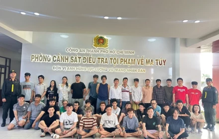 Ca sĩ Long Nhật bị bắt vì liên quan ma túy, khai mua 'hàng đá' giá 500.000 đồng
