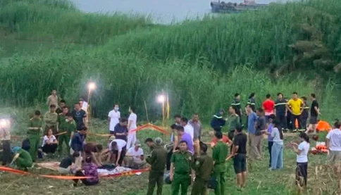 Người đàn ông vượt hơn 20km đến hiện trường vụ 5 học sinh đuối nước: “Nếu hữu duyên, bác sẽ đưa các con về”
