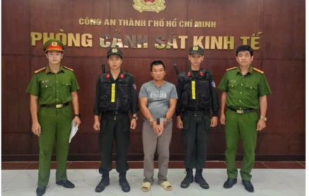 Vì sao chỉ nuôi vài con chim công trong khuôn viên riêng mà vẫn bị khởi tố hình sự?