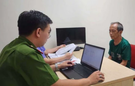 Tạm giữ người tự xưng “thần y” chữa bách bệnh bằng nước ion kiềm, giao dịch gần 100 tỷ đồng