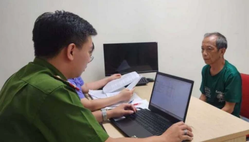 Tạm giữ người tự xưng “thần y” chữa bách bệnh bằng nước ion kiềm, giao dịch gần 100 tỷ đồng