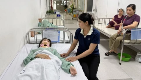 “Hôm nay con no đòn rồi”: Nỗi ám ảnh của nữ sinh lớp 10 bị đánh hội đồng ở Phú Thọ