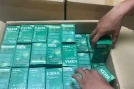 Vụ kẹo Kera của Quang Linh Vlog và Hằng Du Mục: Công an khám xét công ty sản xuất, thu giữ hơn 24.000 hộp, kêu gọi người mua liên hệ