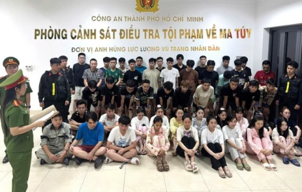Nóng! Cảnh sát ập vào kiểm tra Bar Revo ở Vũng Tàu, 50 người bị bắt vì ma túy