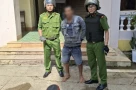 Phụ huynh cầm dao xông vào trường tìm giáo viên vì nghi “dìm” điểm 2 con