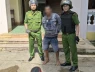 Phụ huynh cầm dao xông vào trường tìm giáo viên vì nghi “dìm” điểm 2 con