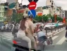 Hà Nội: Truy tìm cô gái đi xe máy cắt đầu loạt phương tiện gây va chạm liên hoàn rồi rời khỏi hiện trường