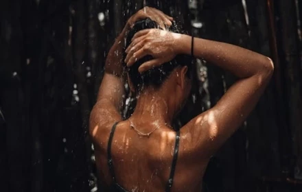 Vì sao không nên tắm nước lạnh ngay sau khi đi nắng về
