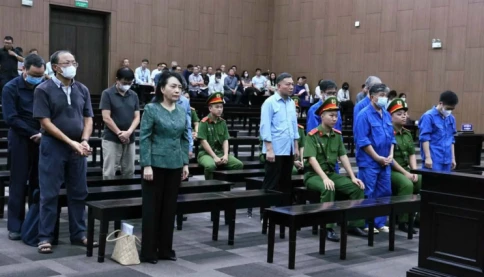 Nóng hơn trời Hà nội lúc này: Cựu Bộ trưởng Nguyễn Thị Kim Tiến lãnh 6 năm tù, bồi thường 108 tỉ đồng