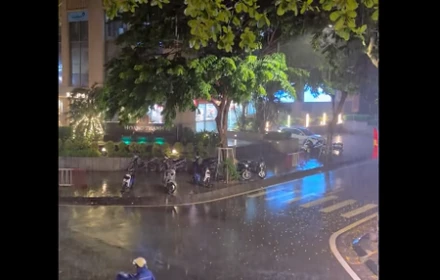 Hà Nội đã có cơn mưa giải nhiệt, bên ngoài gió mát trong nhà nóng hầm hập