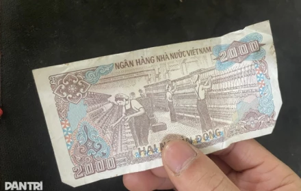 Chuyện thật như đùa: Người dân chờ nhiều giờ để nhận hơn 2.000 đồng tiền hỗ trợ bão lũ