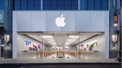 Apple sử dụng biện pháp nào lách qua khe cửa hẹp thuế quan của Donald Trump?