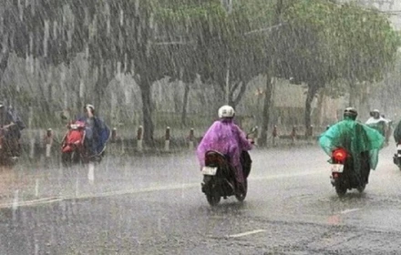 Miền Bắc chuẩn bị đón đợt mưa lớn mới, nguy cơ lốc sét gia tăng