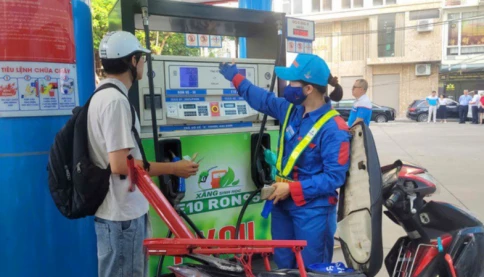 Bộ Công Thương chỉ đạo doanh nghiệp sẵn sàng nguồn cung xăng E10 trước thời điểm áp dụng toàn quốc
