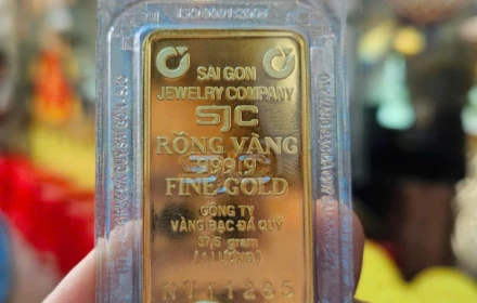 Giá vàng giảm hơn 30 triệu đồng/lượng so với đỉnh, có nên mua vào lúc này?