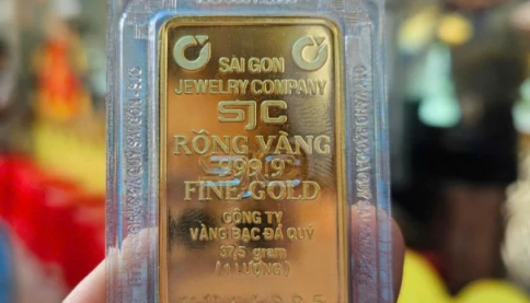 Giá vàng giảm hơn 30 triệu đồng/lượng so với đỉnh, có nên mua vào lúc này?