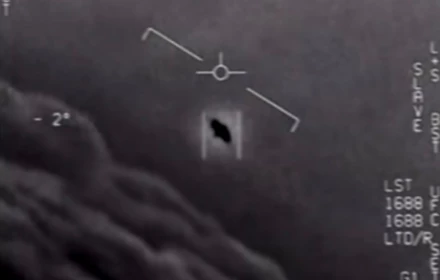 Vật thể hình người xuất hiện trong video UFO mới được giải mật, chuyên gia chú ý đến chi tiết khó lý giải
