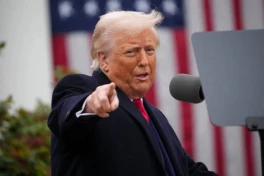 Donald Trump 'chơi' cứng giáng đòn mạnh trả đũa Trung Quốc với mức tăng thuế khủng