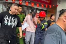 Nóng! Kịp thời đưa 4 người mắc kẹt thoát khỏi đám cháy tại siêu thị ở Hà Nội