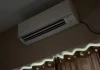 Vợ mang điều khiển điều hòa đi làm khi mẹ chồng đưa các cháu ra chơi hè